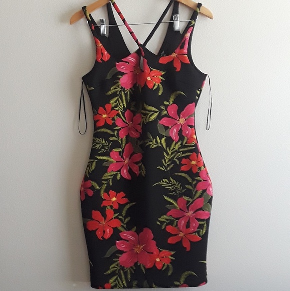 Guess Dresses & Skirts - Floral Printed Dress by Guess Size Medium